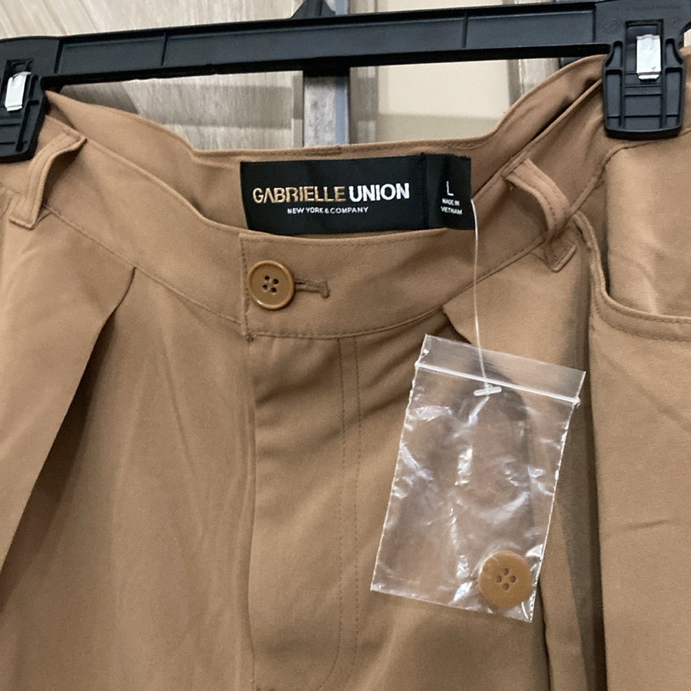 GABRIELLE UNION NEW YORK & COMPANY WOMEN PANTS
SIZE L
Beige with Black Striped - Picture 4 of 14
